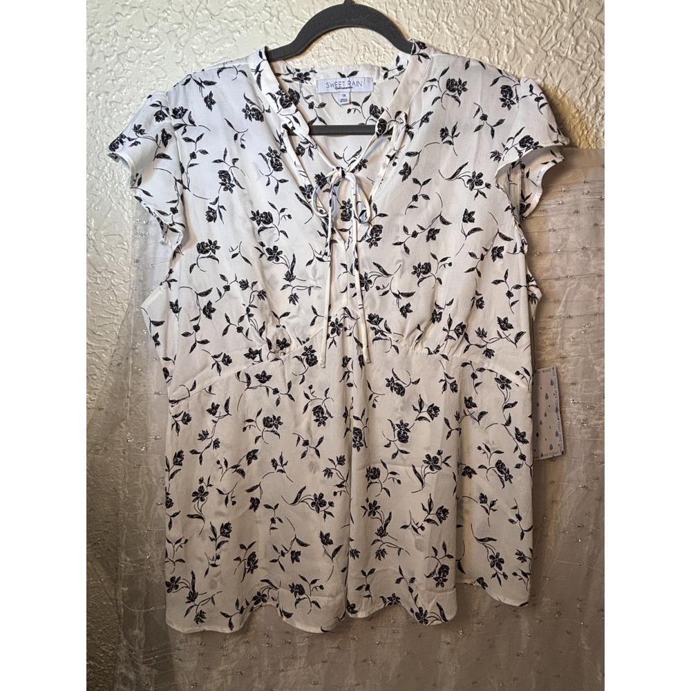 NWT Black Flowers White Blouse Sweet Rain Women's